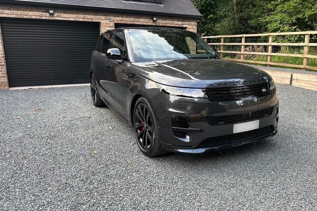 Dark grey Range Rover Sport