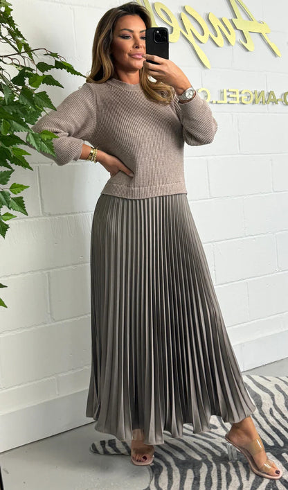 Round Neck Pleated Dress